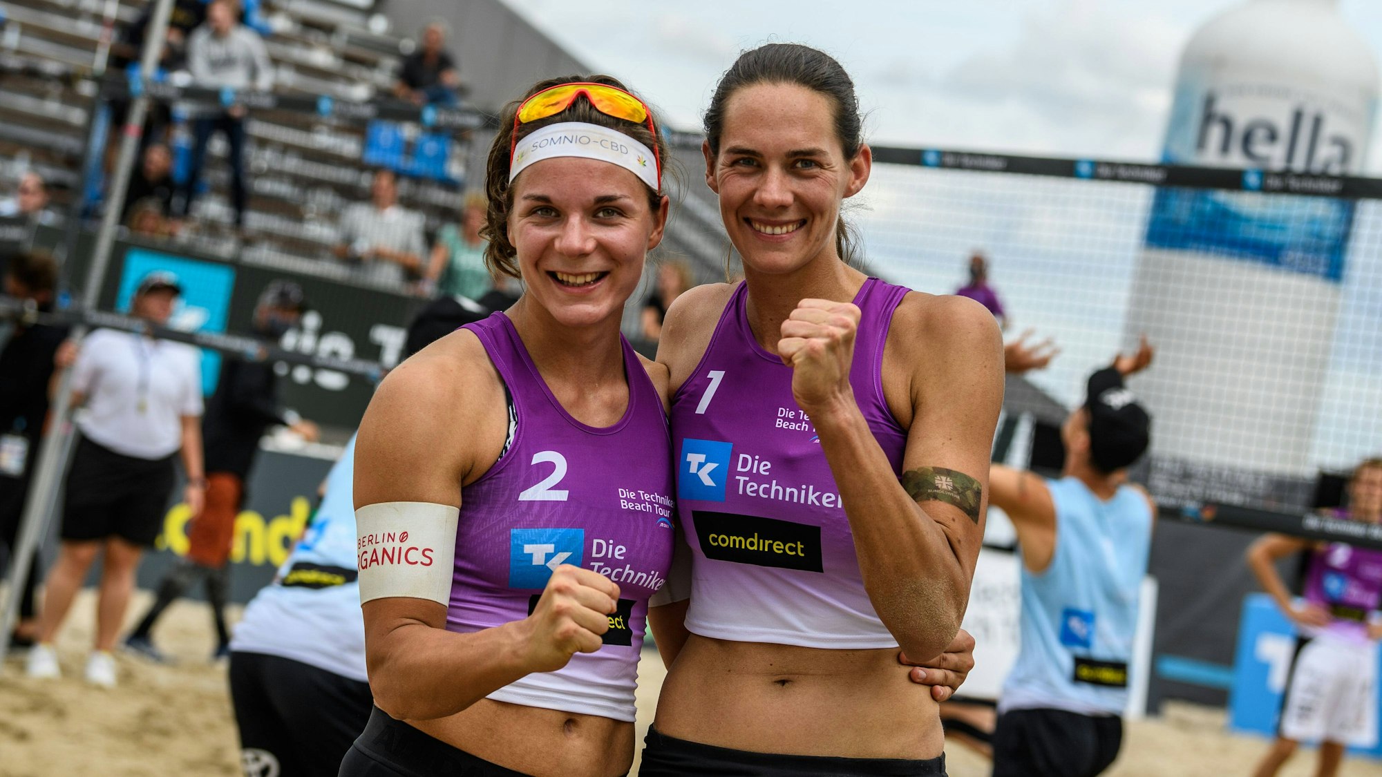 Kira Walkenhorst und Anna-Lena Grüne lächeln in die Kamera