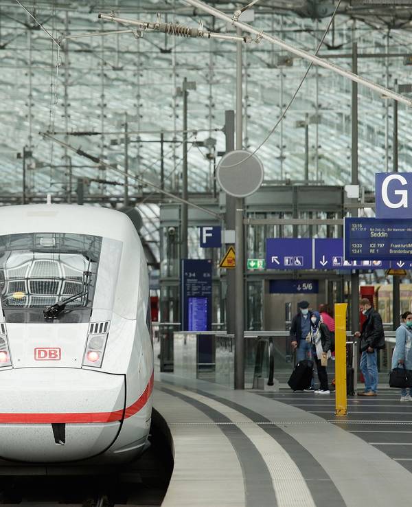 Ein ICE im Berliner Hauptbahnhof, aufgenommen am 16. September 2021