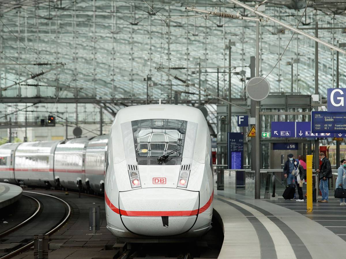Ein ICE im Berliner Hauptbahnhof, aufgenommen am 16. September 2021