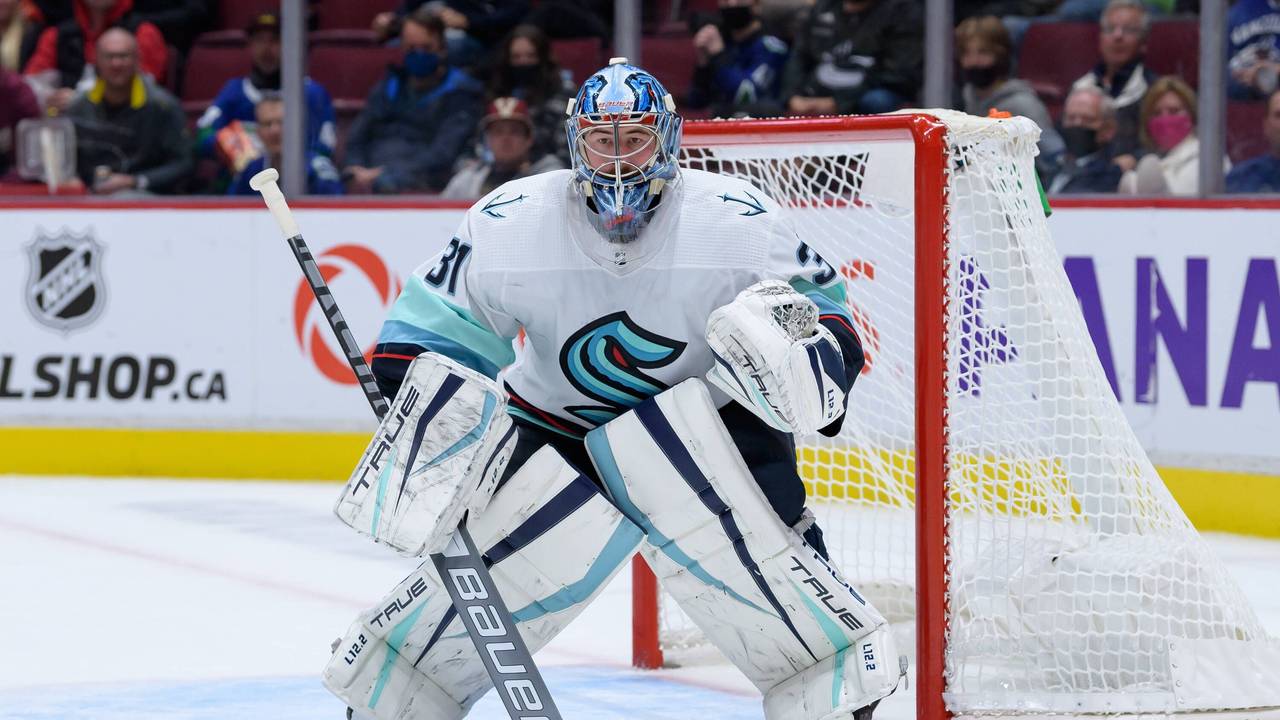 Philipp Grubauer steht im Tor