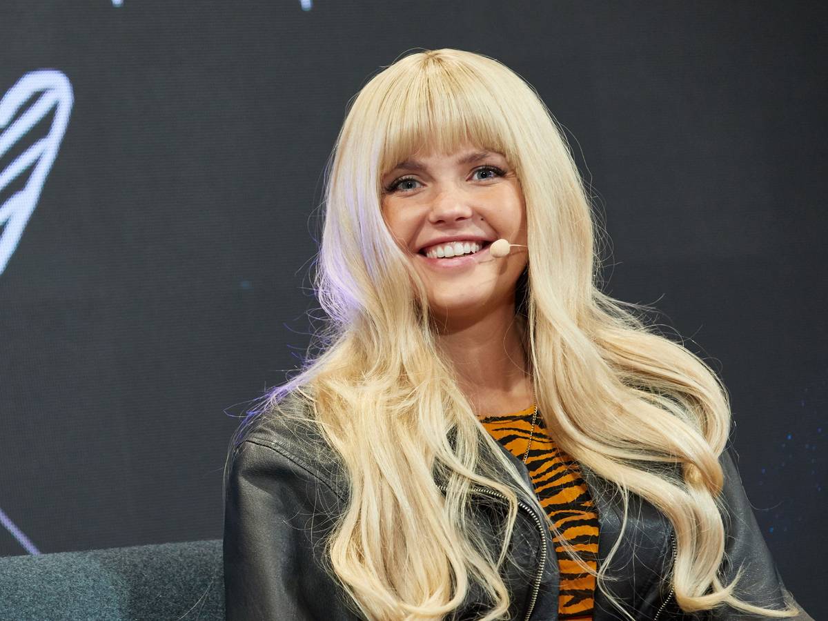 Bonnie Strange, Influencerin, spricht auf der Marketing-Fachmesse „Online Marketing Rockstars“ (OMR) in den Messehallen.