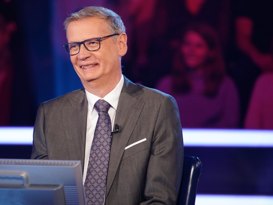 Günther Jauch leistete sich beim Promi-Special von „Wer wird Millionär?“ am Donnerstag (18. November) einen richtig peinlichen Versprecher kurz vor der Werbepause.