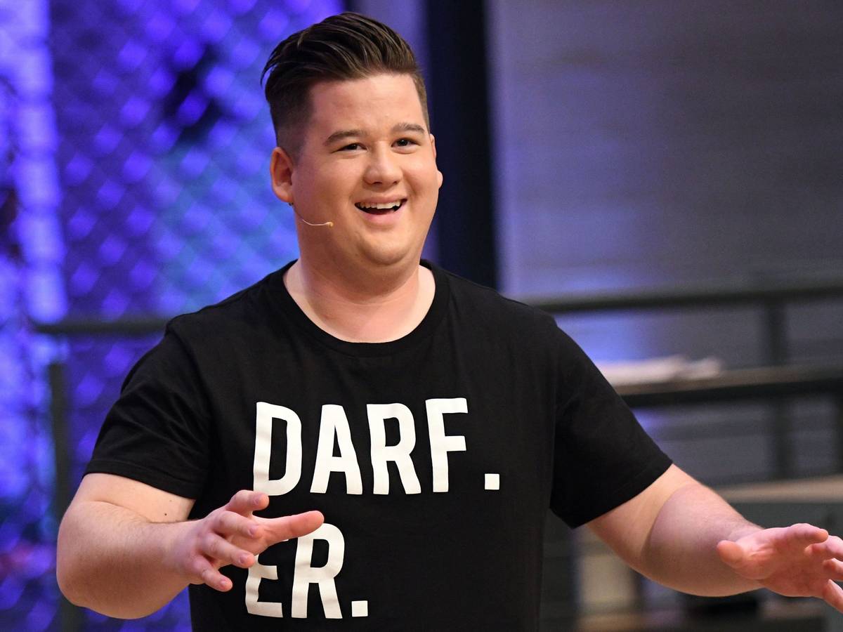 Chris Tall, deutscher Stand-Up-Comedian, ist bei der Aufzeichnung der VOX-Kochshow „Grill den Henssler“ zu Gast.