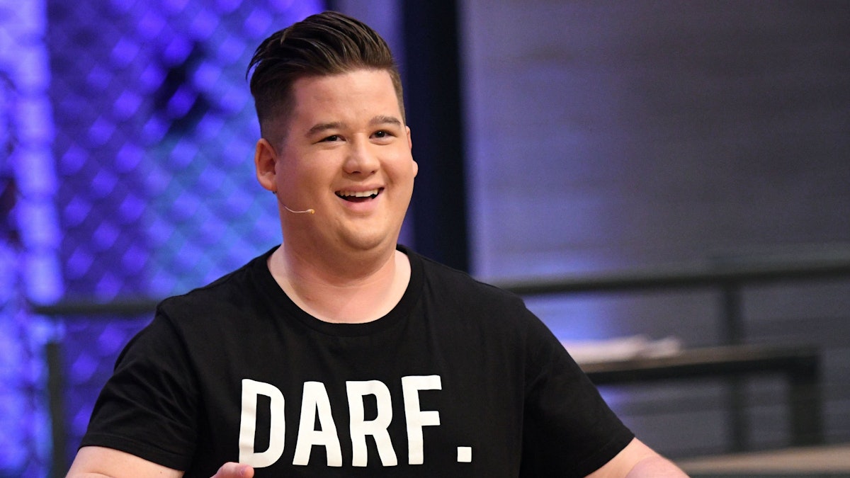 Chris Tall, deutscher Stand-Up-Comedian, ist bei der Aufzeichnung der VOX-Kochshow „Grill den Henssler“ zu Gast.