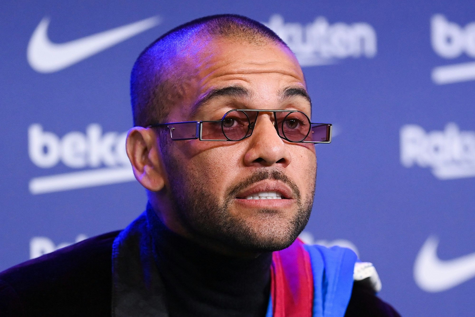 Dani Alves bei seiner Vorstellung in Barcelona.