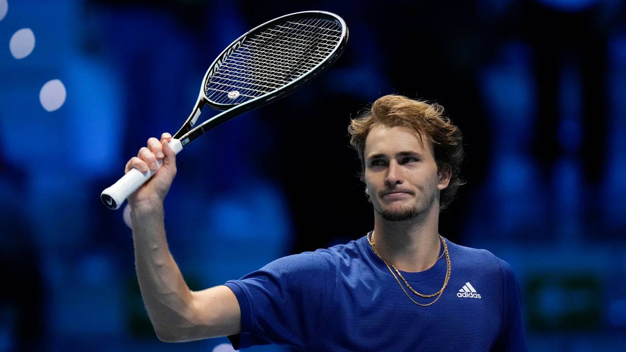 Alexander Zverev jubelt nach seinem Sieg.
