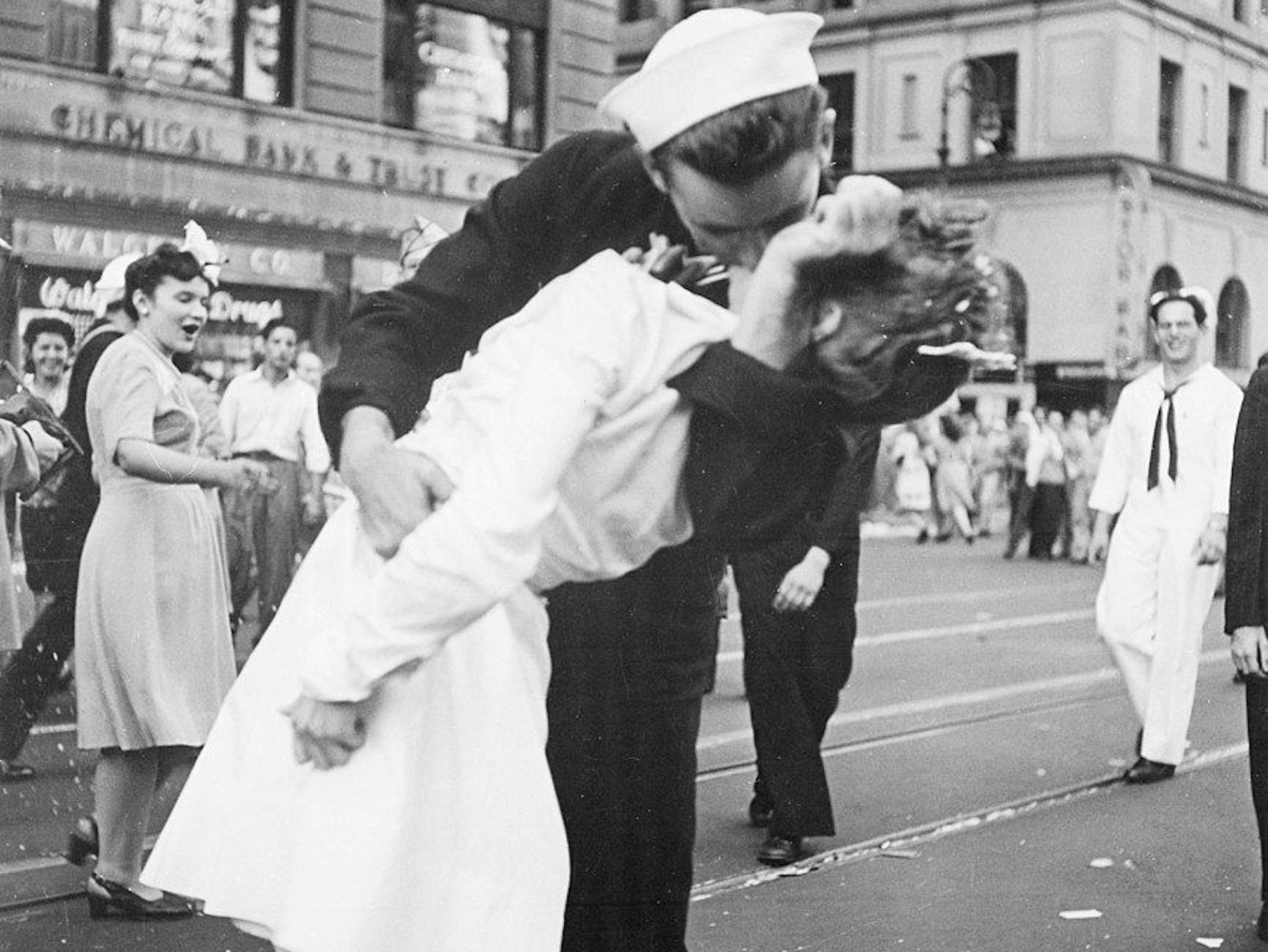 Soldat küsst Frau am Time Square, von Wikipedia