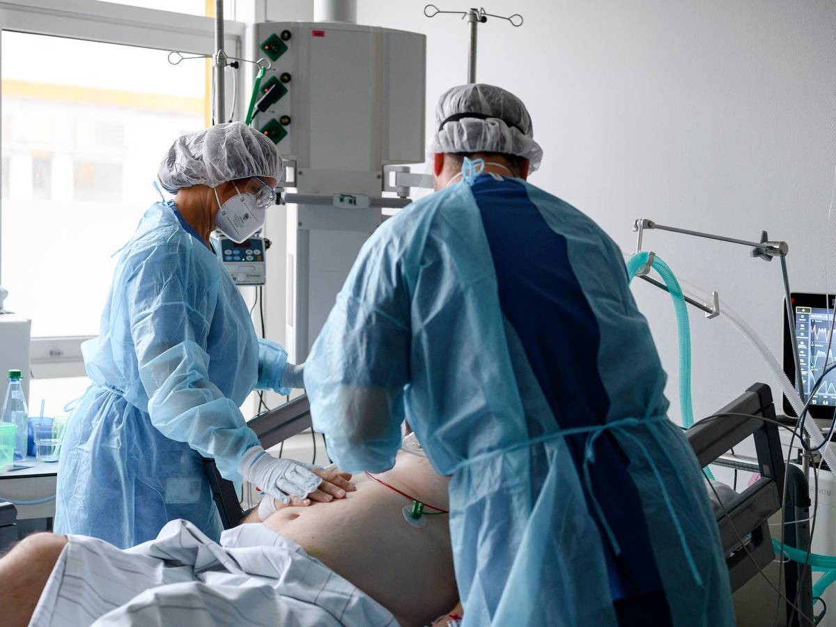 Blick in eine Intensivstation in Fürth am 16. November: Die aktuelle Situation auf der Intensivstation im Klinikum Fürth ist angesichts steigender Corona-Zahlen sehr angespannt, das Personal ist mit den Kräften am Ende.