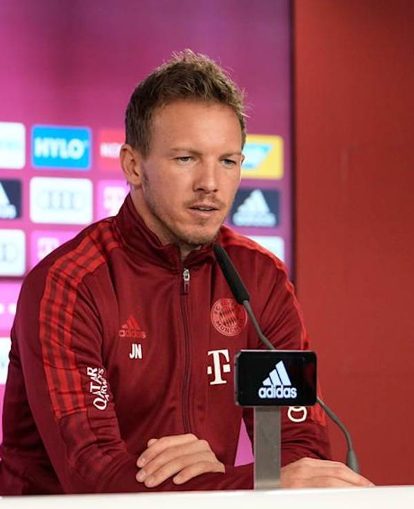 Julian Nagelsmann auf einer Presskonferenz des FC Bayern München vor dem Bundesligaspiel gegen den SC Freiburg.