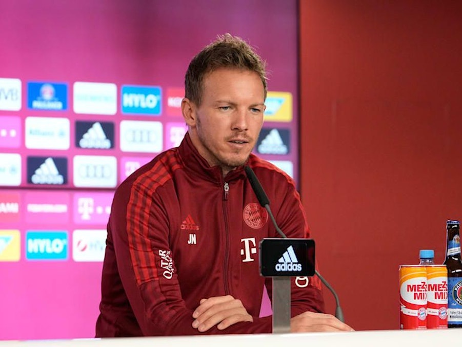 Julian Nagelsmann auf einer Presskonferenz des FC Bayern München vor dem Bundesligaspiel gegen den SC Freiburg.