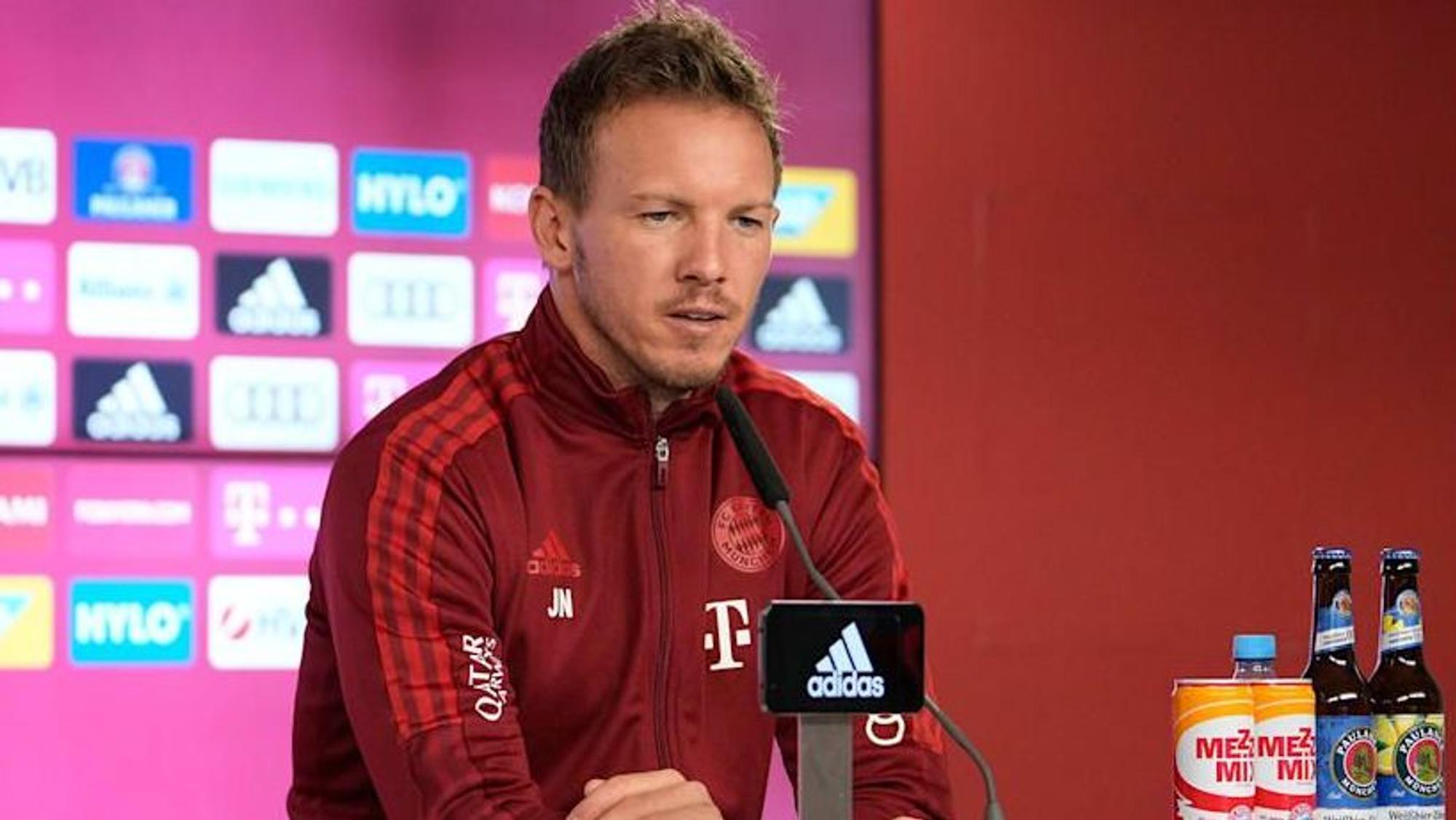 Julian Nagelsmann auf einer Presskonferenz des FC Bayern München vor dem Bundesligaspiel gegen den SC Freiburg.