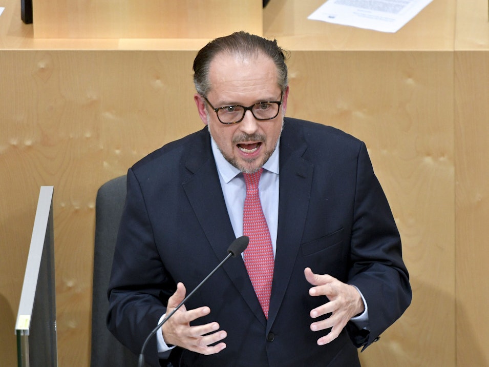 Alexander Schallenberg (ÖVP), Bundeskanzler von Österreich, wird in den nächsten Minuten Einzelheiten zum Lockdown in Österreich bekanntgeben.