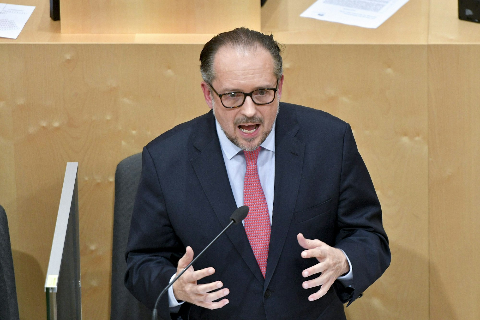 Alexander Schallenberg (ÖVP), Bundeskanzler von Österreich, wird in den nächsten Minuten Einzelheiten zum Lockdown in Österreich bekanntgeben.