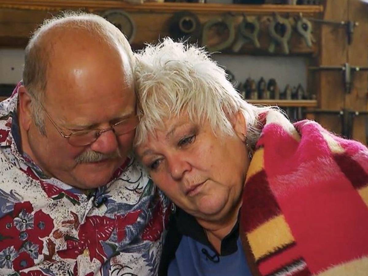 Bauer sucht Frau (Staffel 13, Jahr 2017): Bauer Günter und Hofdame Rosi
Nur mit Hinweis und Verlinkung au RTL+ verwenden.
Günter starb am 18.11.2021 nach einer Corona-Erkrankung.