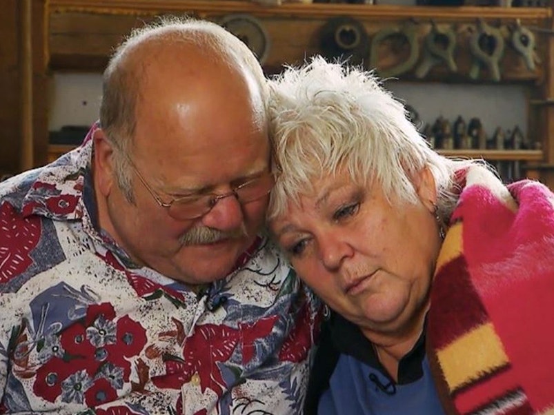 Bauer sucht Frau (Staffel 13, Jahr 2017): Bauer Günter und Hofdame Rosi
Nur mit Hinweis und Verlinkung au RTL+ verwenden.
Günter starb am 18.11.2021 nach einer Corona-Erkrankung.