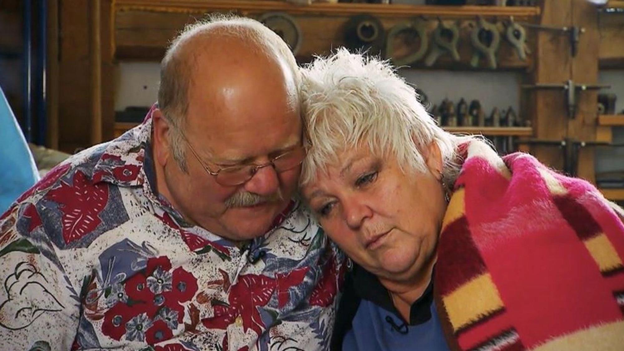 Bauer sucht Frau (Staffel 13, Jahr 2017): Bauer Günter und Hofdame Rosi
Nur mit Hinweis und Verlinkung au RTL+ verwenden.
Günter starb am 18.11.2021 nach einer Corona-Erkrankung.
