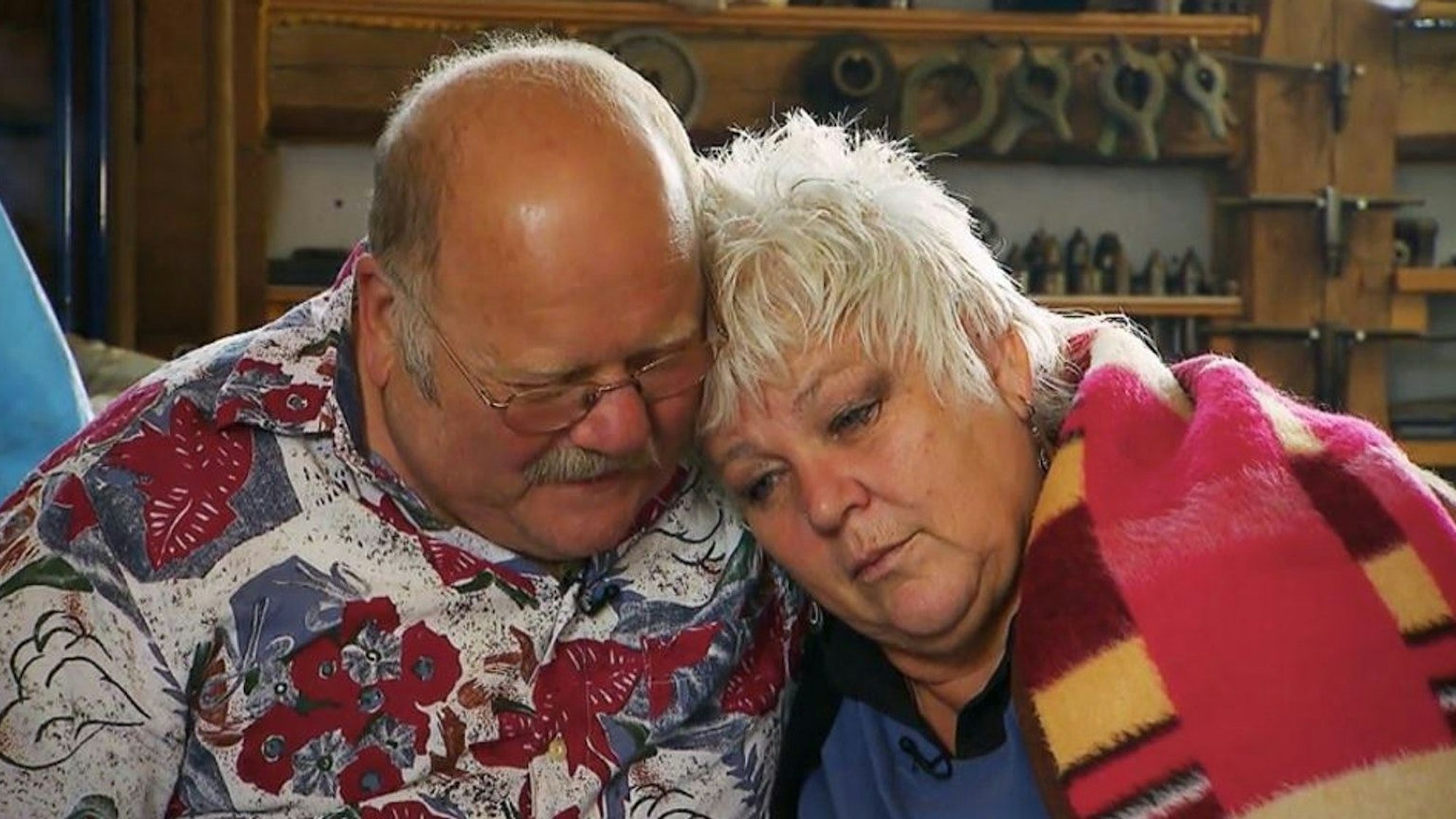 Bauer sucht Frau (Staffel 13, Jahr 2017): Bauer Günter und Hofdame Rosi
Nur mit Hinweis und Verlinkung au RTL+ verwenden.
Günter starb am 18.11.2021 nach einer Corona-Erkrankung.