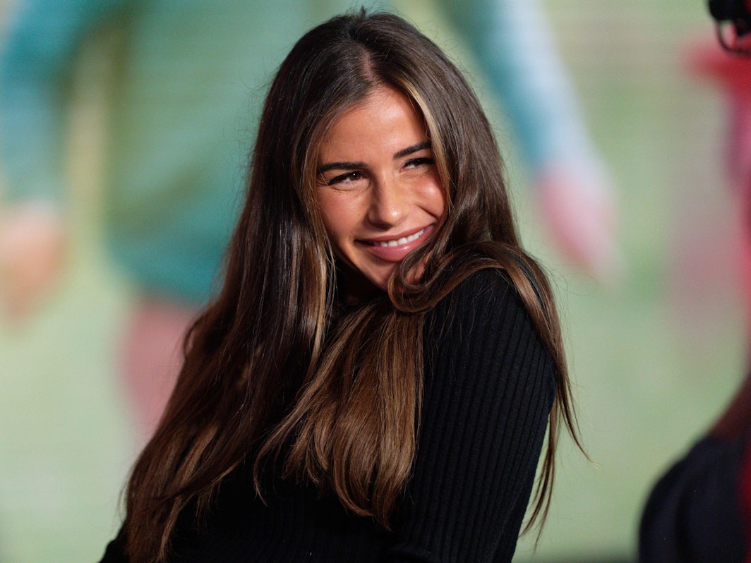 Die Sängerin Sarah Engels lächelt auf einem Foto vom 18. November 2021 beim 26. RTL-Spendenmarathon.