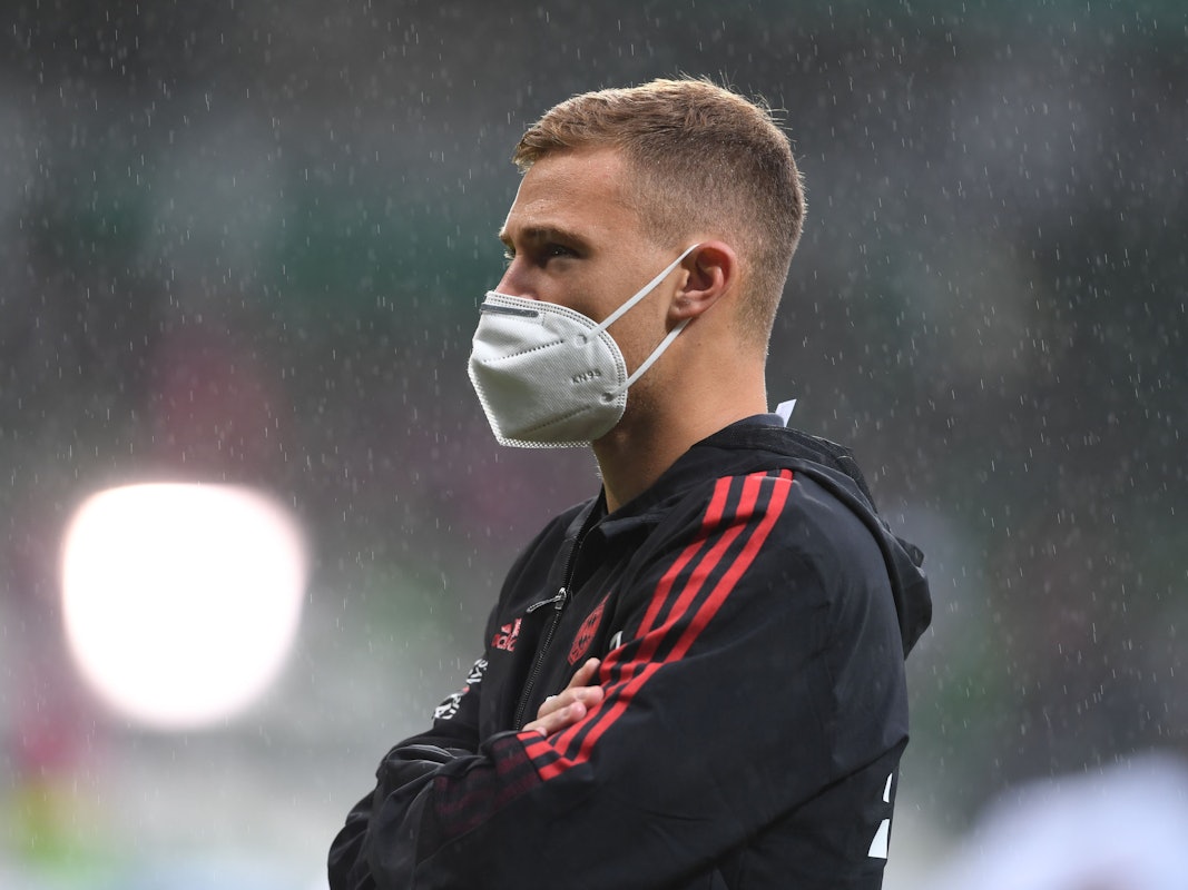 Joshua Kimmich mit Maske vor dem Pokalspiel des FC Bayern beim Bremer SV