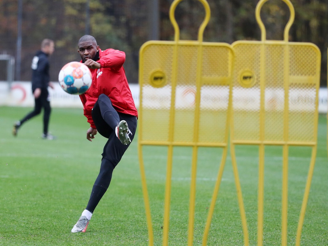 Anthony Modeste beim Torschusstraining am 19. November 2021 vor dem Auswärtsspiel beim FSV Mainz 05.