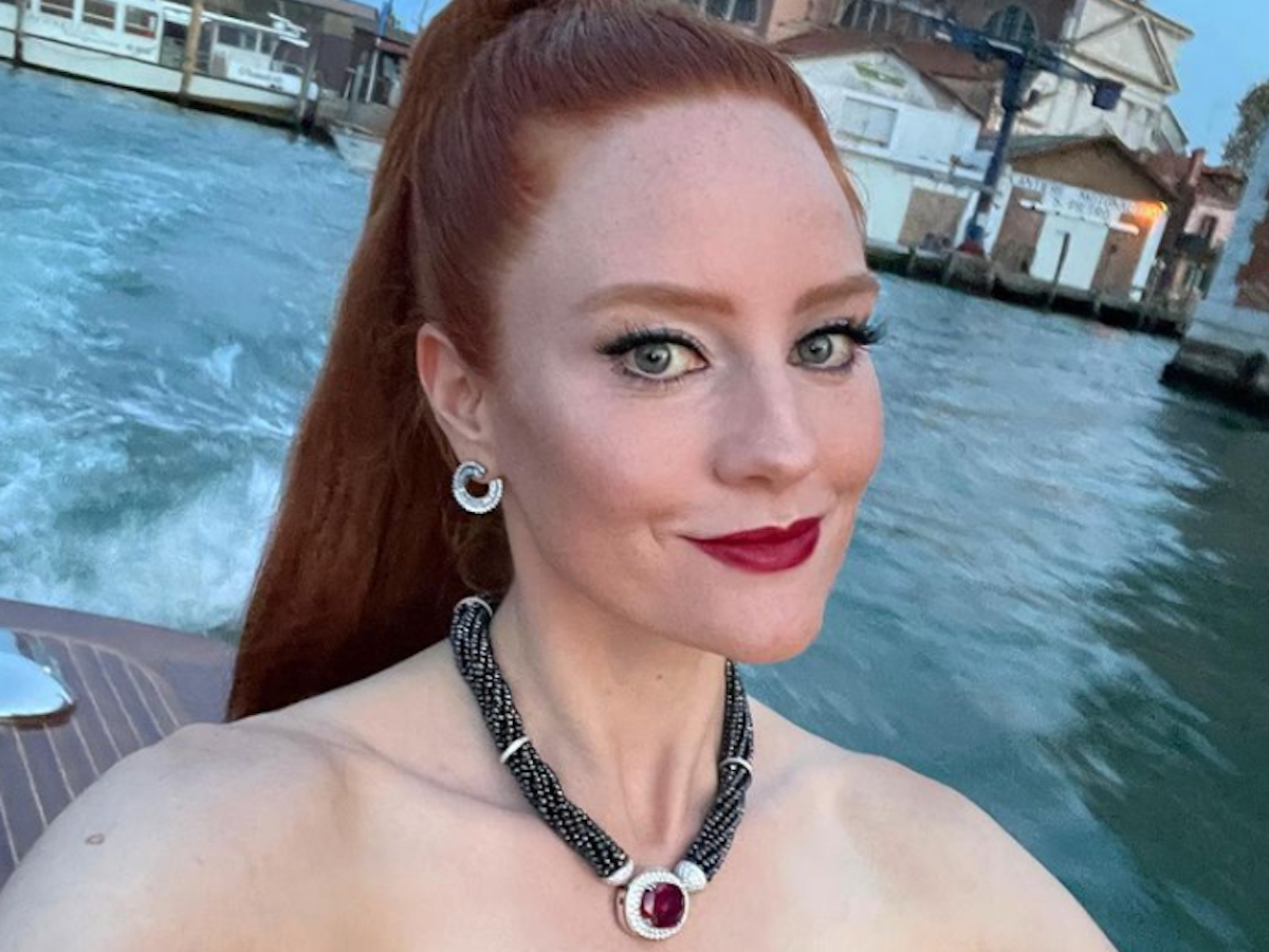 Model Barbara Meier in einem glamourösen Look auf einem Instagram-Selfie vom 11. September 2021.