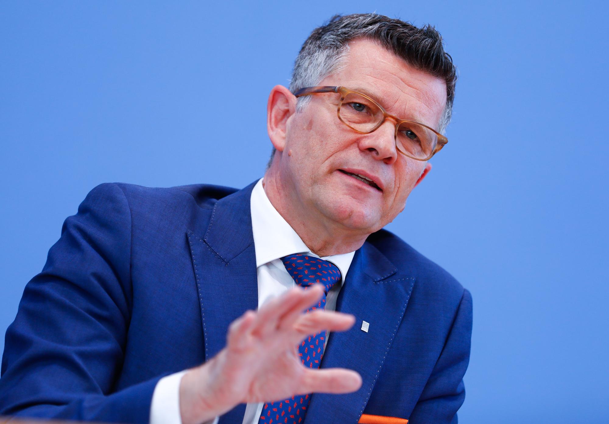 Peter Dabrock, Vorsitzender des Deutschen Ethikrates und Vorsitzender der Friedrich-Alexander-Universität Erlangen-Nürnberg, nimmt an einer Pressekonferenz über die Coronavirus-Krankheit (COVID-19) teil.