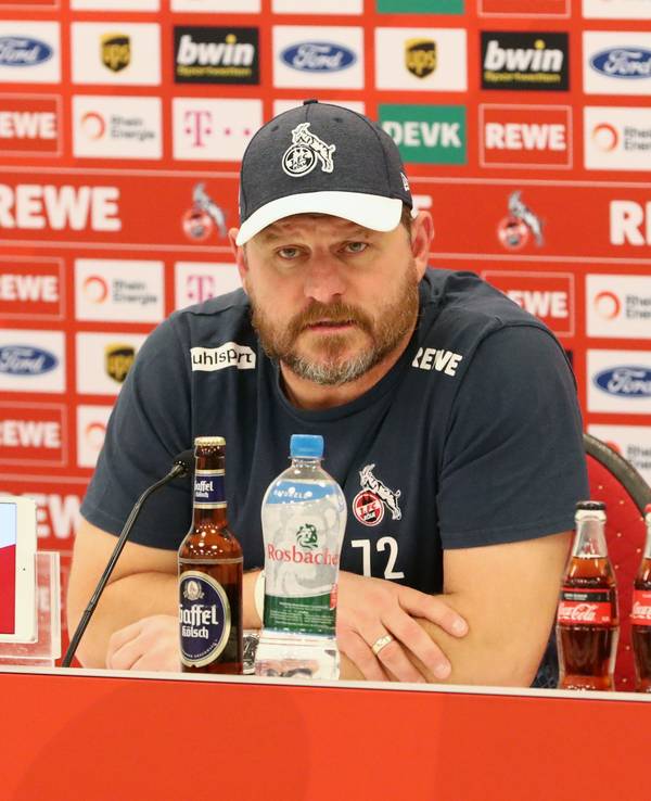 Trainer Steffen Baumgart (Bild vom 05. November 2021) sprach bei der Pressekonferenz vor dem Spiel beim FSV Mainz 05 auch über die Corona-Lage in der Bundesliga.