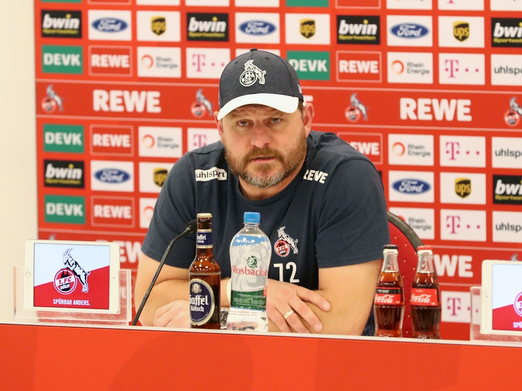 Trainer Steffen Baumgart (Bild vom 05. November 2021) sprach bei der Pressekonferenz vor dem Spiel beim FSV Mainz 05 auch über die Corona-Lage in der Bundesliga.