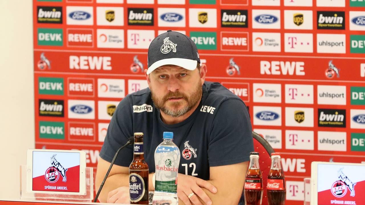 Trainer Steffen Baumgart (Bild vom 05. November 2021) sprach bei der Pressekonferenz vor dem Spiel beim FSV Mainz 05 auch über die Corona-Lage in der Bundesliga.