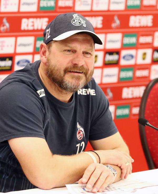 Steffen Baumgart am 05. November 2021 auf der Pressekonferenz vor dem Spiel gegen Union Berlin.