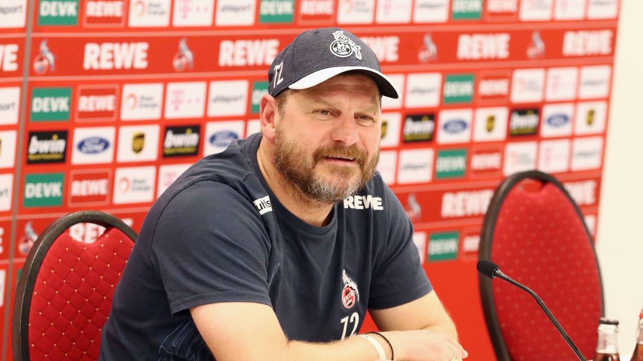 Steffen Baumgart am 05. November 2021 auf der Pressekonferenz vor dem Spiel gegen Union Berlin.