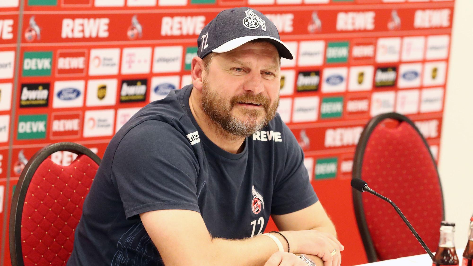 Steffen Baumgart am 05. November 2021 auf der Pressekonferenz vor dem Spiel gegen Union Berlin.