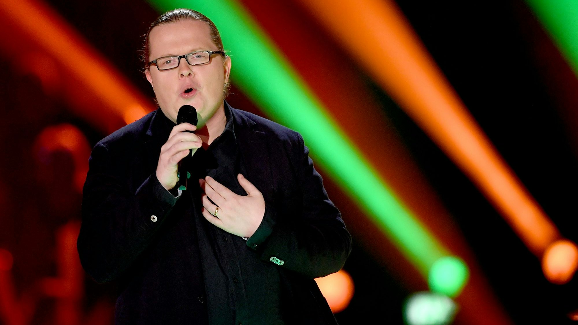 Angelo Kelly steht bei der Show „Schlagerchampions – Das große Fest der Besten“ auf der Bühne.