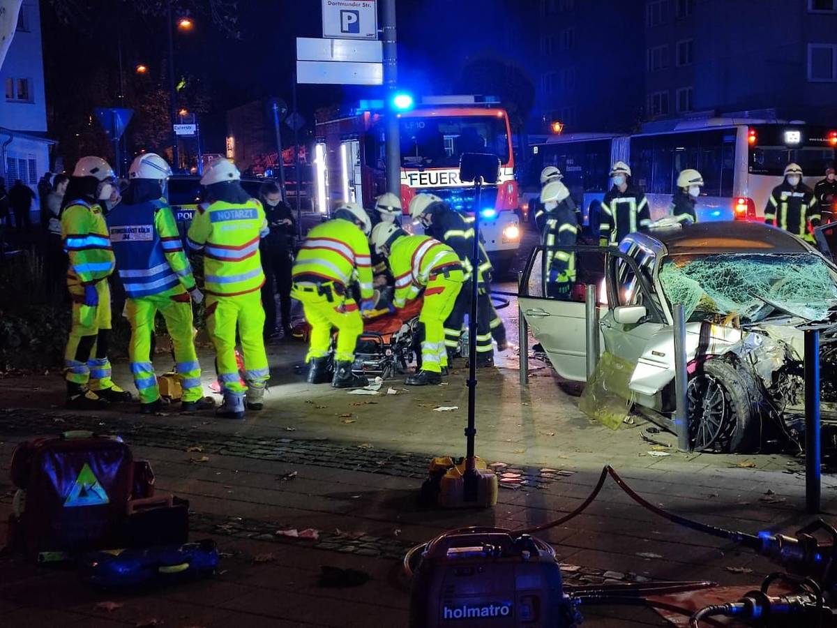 Bei dem Unfall in Köln-Buchforst sind mehrere Menschen verletzt worden.