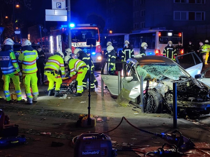 Bei dem Unfall in Köln-Buchforst sind mehrere Menschen verletzt worden.