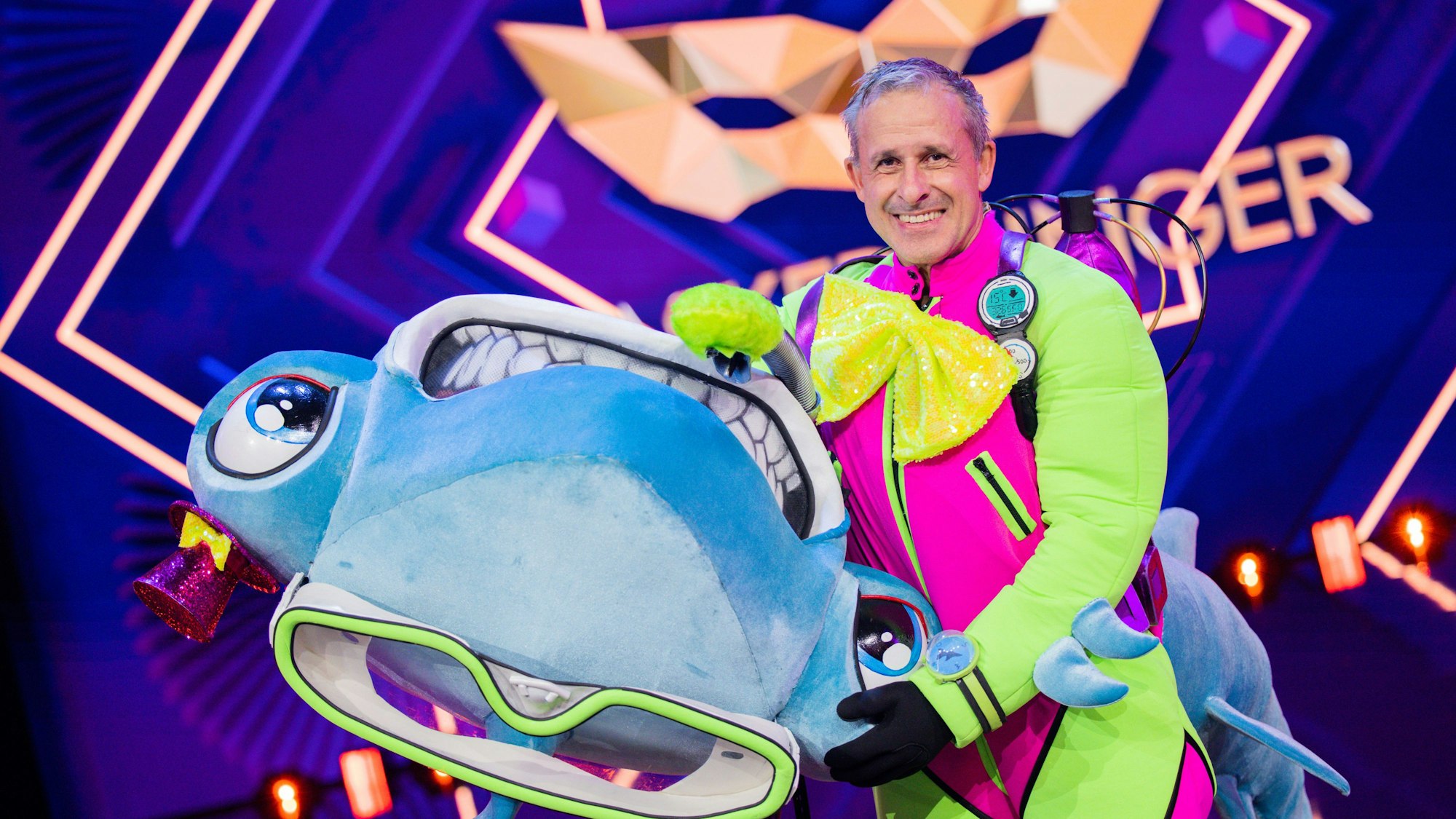 Pierre Littbarski, ehemaliger Fußballer und Weltmeister, steht als enttarnter Hammerhai in der ProSieben-Show „The Masked Singer.“