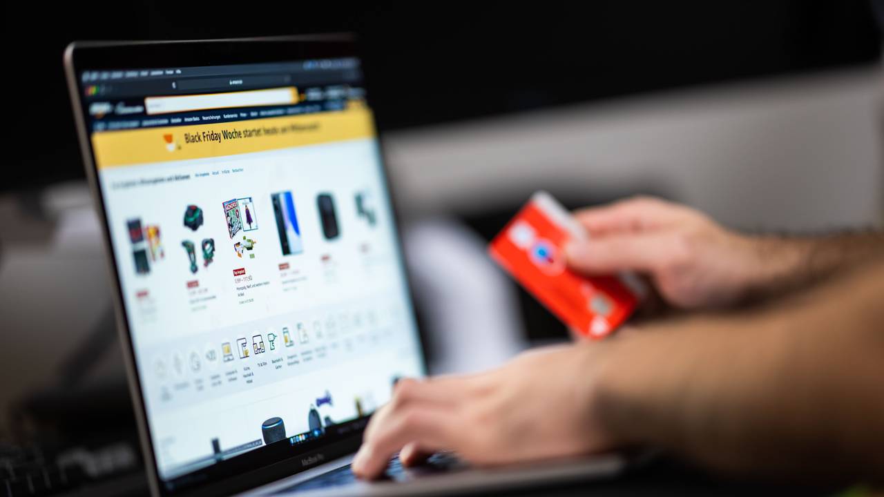 Wenn Sie online einkaufen, sollten Sie keinesfalls via Vorkasse bezahlen, rät die Verbraucherzentrale Bremen.