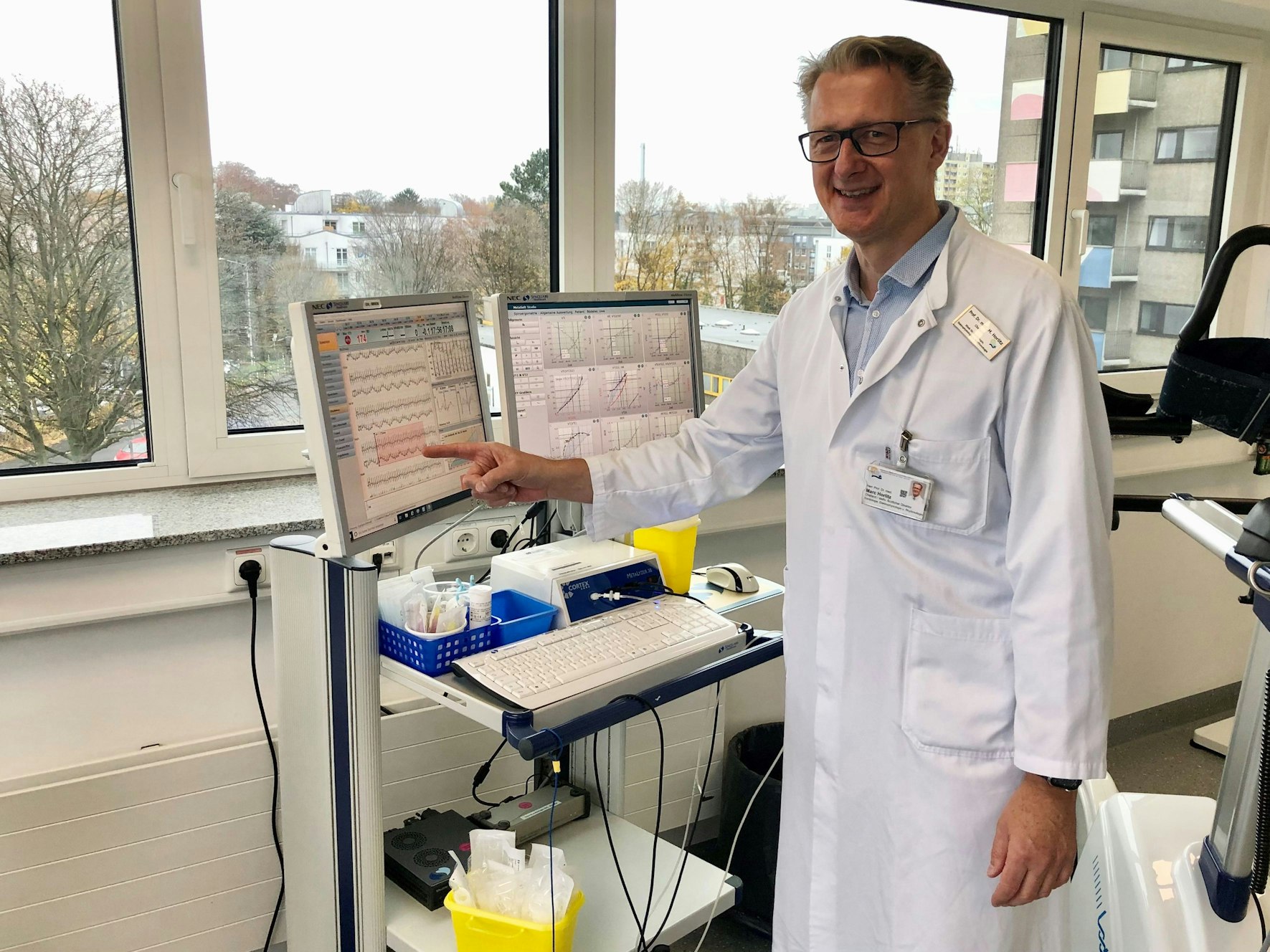 Prof. Dr. Marc Horlitz (56) ist eine Koryphäe auf dem Gebiet der Herzmedizin. Der Kardiologe betreut im Krankenhaus Porz am Rhein zahlreiche Profi-Sportler (unter anderem die Kölner Haie und Viktoria Köln).