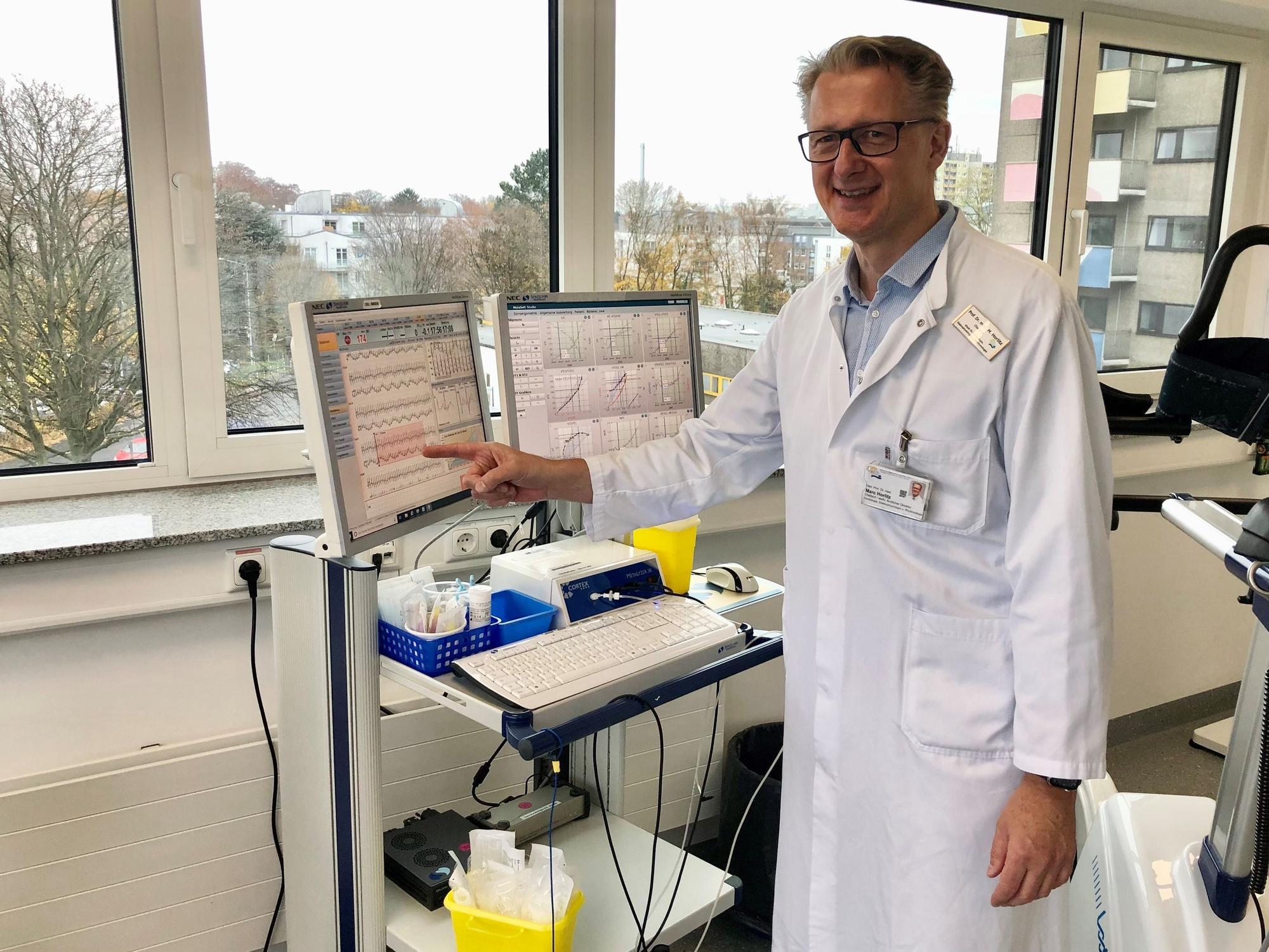 Prof. Dr. Marc Horlitz (56) ist eine Koryphäe auf dem Gebiet der Herzmedizin. Der Kardiologe betreut im Krankenhaus Porz am Rhein zahlreiche Profi-Sportler (unter anderem die Kölner Haie und Viktoria Köln).