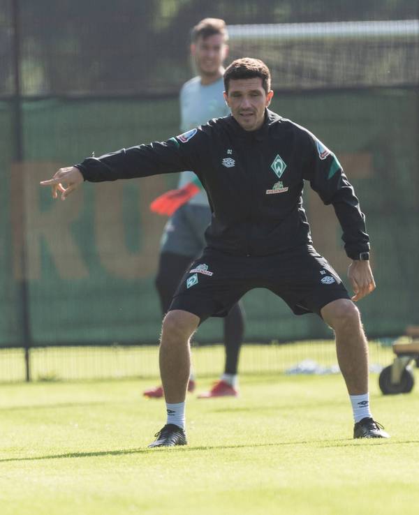 Danijel Zenkovic gibt Anweisungen im Training.