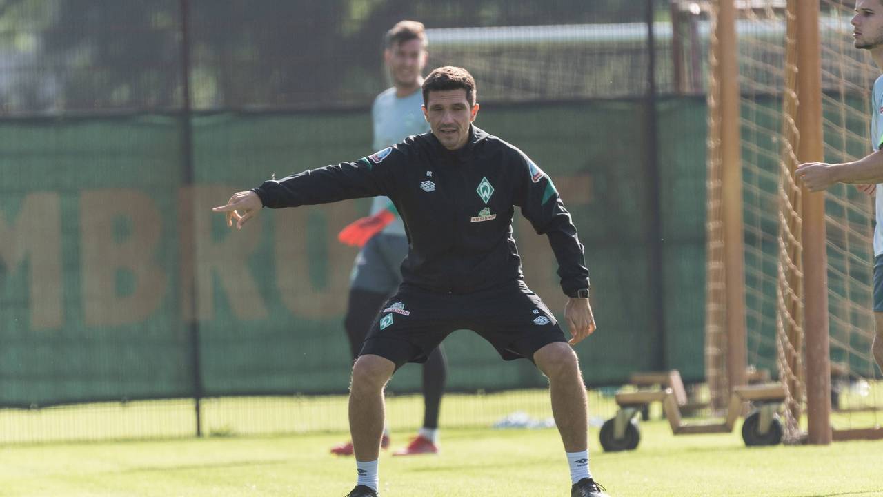 Danijel Zenkovic gibt Anweisungen im Training.