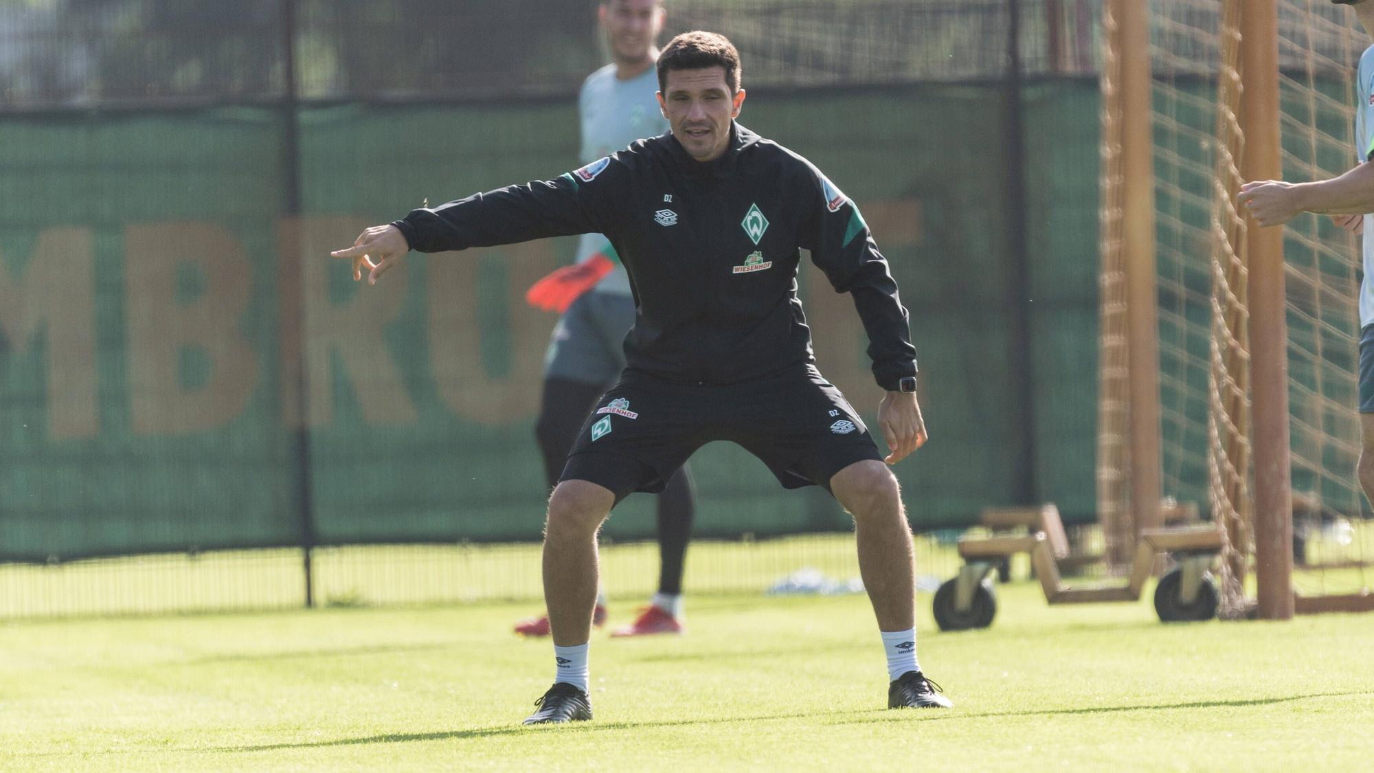 Danijel Zenkovic gibt Anweisungen im Training.
