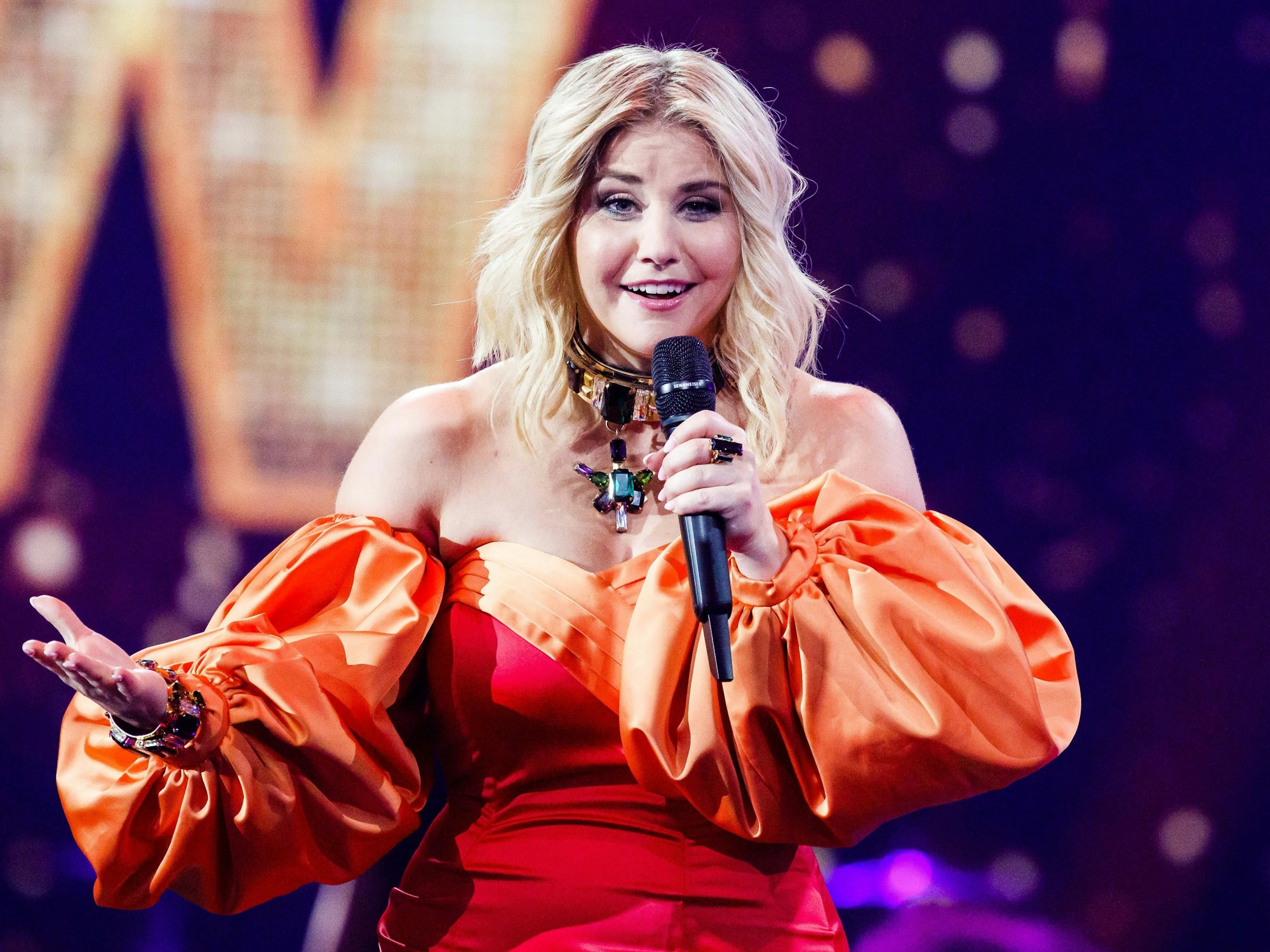 Beatrice Egli, Schweizer Schlagersängerin, bei einer TV-Aufzeichnung am 20.11.2020.