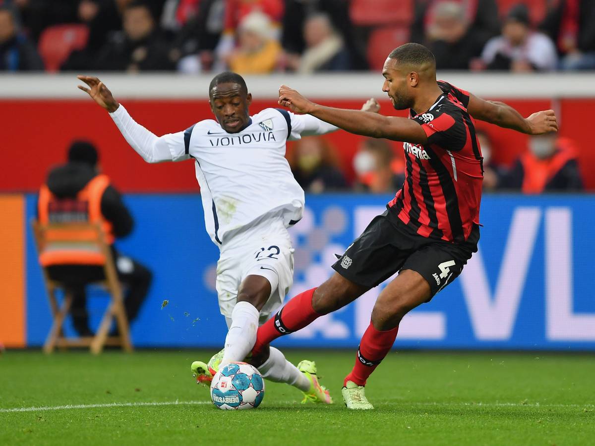 Christopher Antwi-Adjei gegen Jonathan Tah.