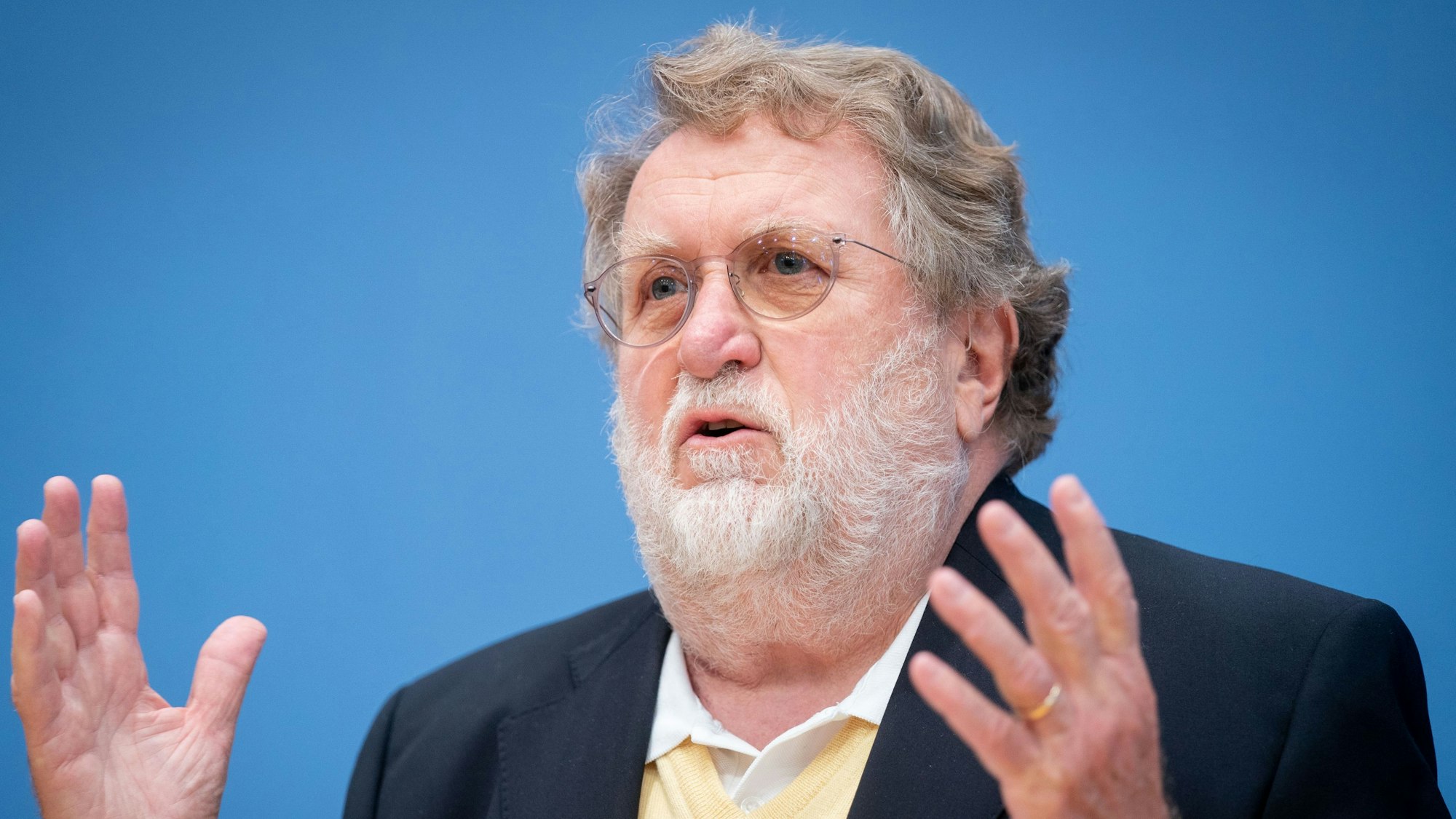 Trotz vermehrter Impfungen glaubt Stiko-Chef Thomas Mertens (hier ein Foto vom 9. November 2020) nicht, dass die vierte Welle noch gebrochen werden kann.