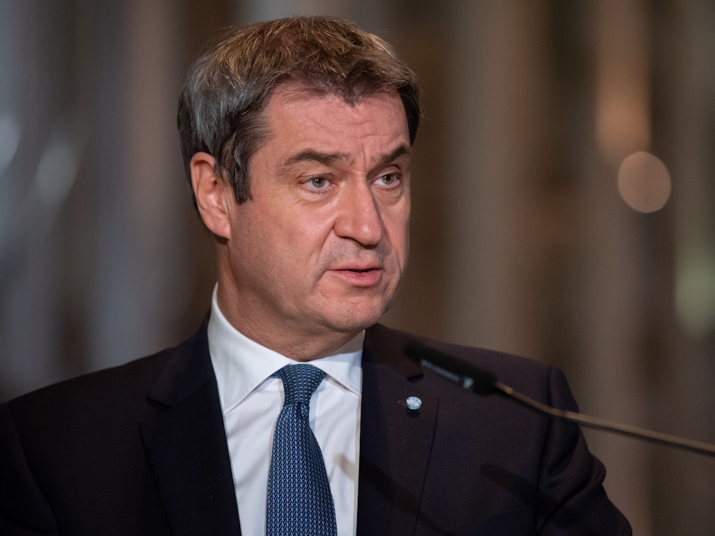Markus Söder (CSU), Ministerpräsident von Bayern, gibt nach der Videokonferenz der Ministerpräsidentenkonferenz in der Staatskanzlei am 18.11.2021 ein Pressestatement ab.