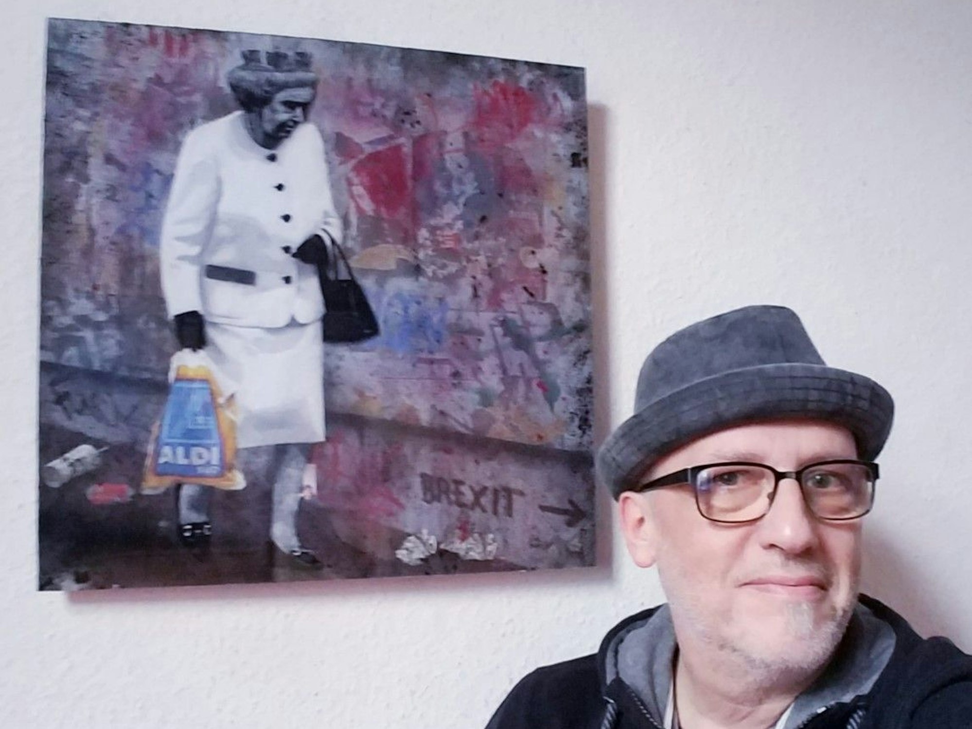 Kölner Künstler Peter Mück mit dem Werk,