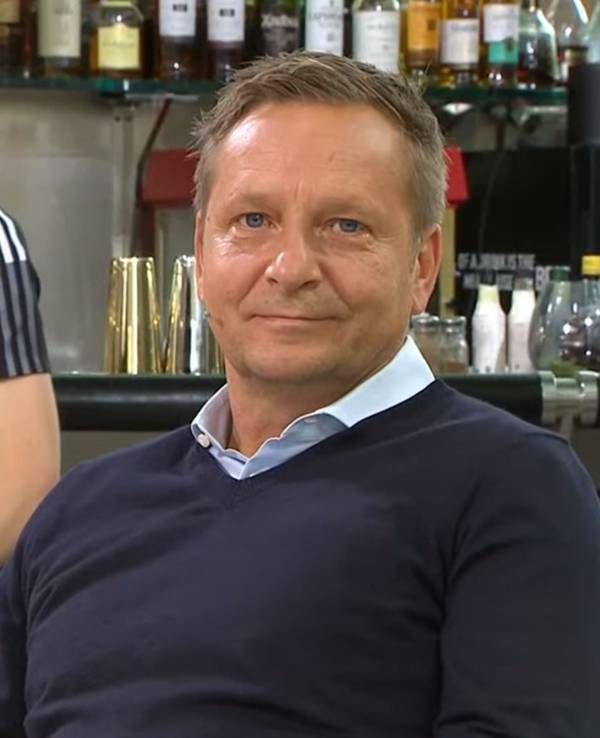 Horst Heldt sitzt beim Doppelpass.