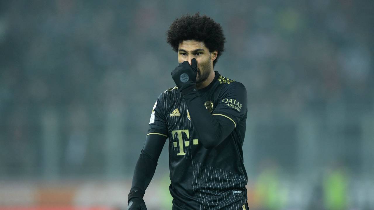 Serge Gnabry rümpft im Spiel des FC Bayern München die Nase.