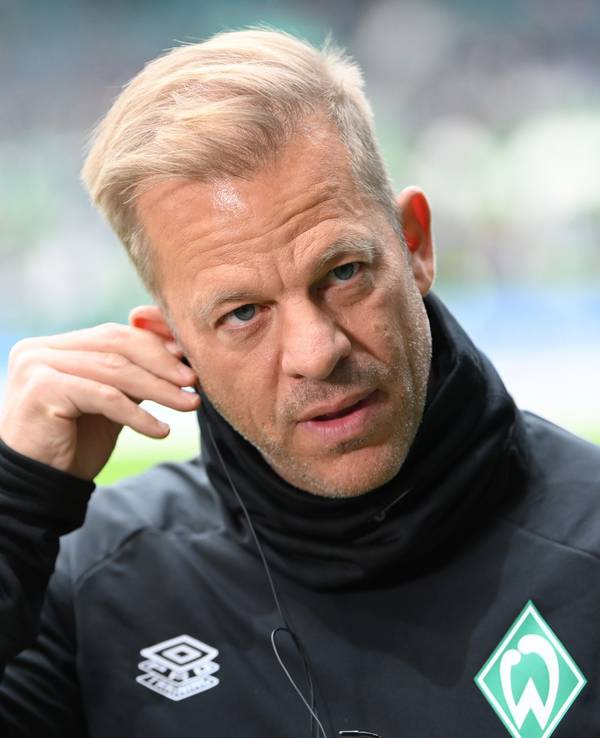 Markus Anfang bei einem TV-Interview als Bremen-Trainer.